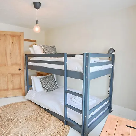 Woodley House, Coastal Reteat Nr Bude - Sleeps 8 Holiday home