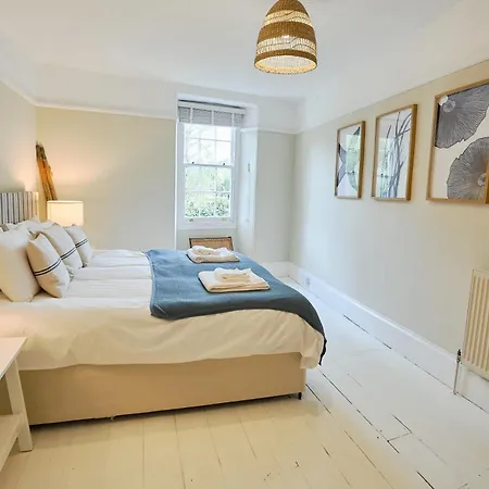 Woodley House, Coastal Reteat Nr Bude - Sleeps 8 Holiday home *