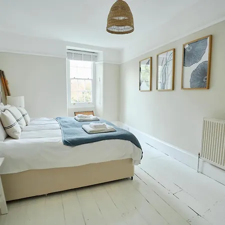 Woodley House, Coastal Reteat Nr Bude - Sleeps 8 Holiday home Stratton (Cornwall)
