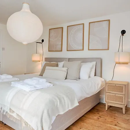 Woodley House, Coastal Reteat Nr Bude - Sleeps 8 Holiday home *