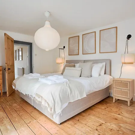 Holiday home Woodley House, Coastal Reteat Nr Bude - Sleeps 8 *